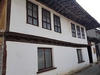 Autentica casa di rinascita in vendita a Zlataritsa