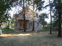 Casa con Rare tipo di alberi vicino Rousse