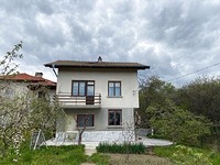 Casa in vendita ai piedi della montagna vicino a Sofia