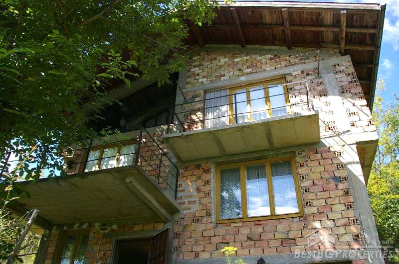 Casa in vendita nelle montagne vicino a Tryavna