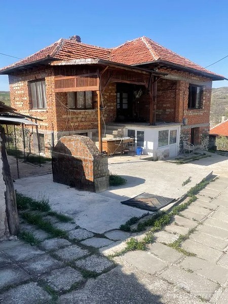 Casa in vendita vicino alla città di Panagyurishte