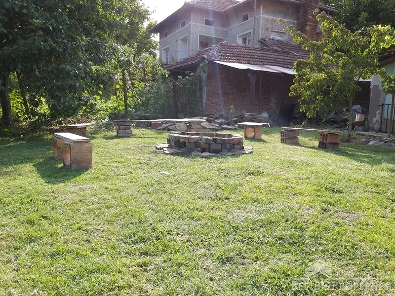 Casa con ampio giardino in vendita vicino a Pavlikeni