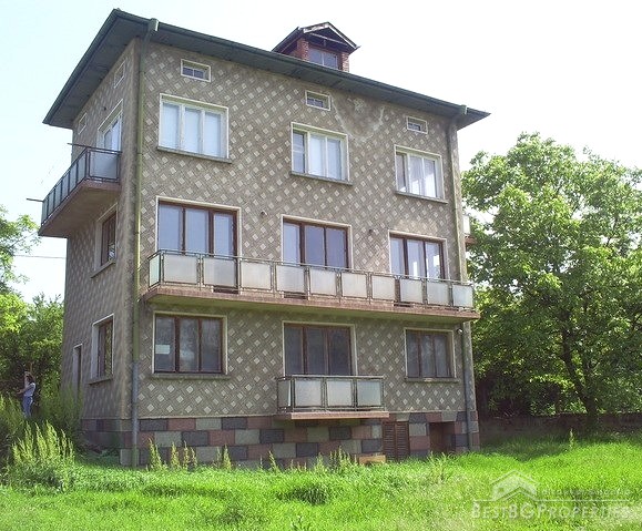 Grande casa in vendita vicino a Sofia