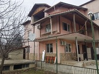 Grande casa con un cantiere in vendita a Varna