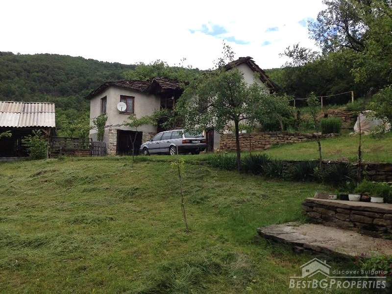 Bella casa bulgara in vendita vicino a Pravets