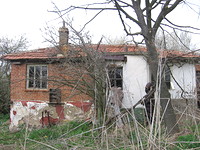 Vecchia casa con grande giardino vicino Elhovo