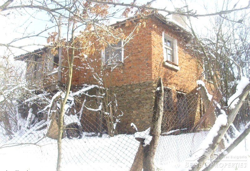 Antica casa in vendita vicino a Tsarevo