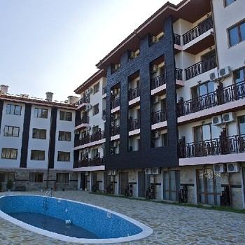 Complesso residente fantastico nell`area tra la spiaggia esposta al sole e St.Vlas