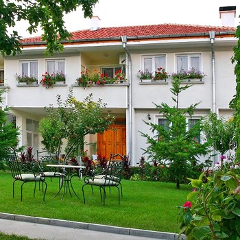 Shoumen vicini realmente begli di casa di villaggio