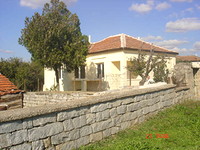 Rinnovata casa in vendita in zona Elhovo