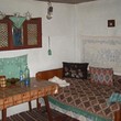 Casa rurale con il recinto enorme con le viti
