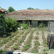 Casa solida con alcuni vicini enormi di recinto Shoumen