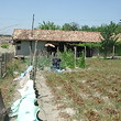 Casa solida con alcuni vicini enormi di recinto Shoumen
