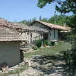 Casa solida con alcuni vicini enormi di recinto Shoumen