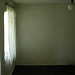 Casa solida con alcuni vicini enormi di recinto Shoumen