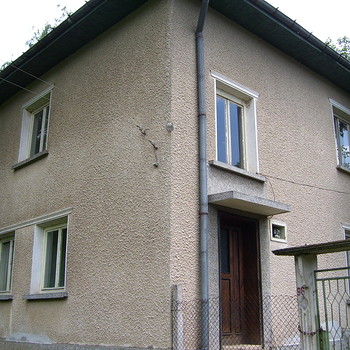 Casa solida nelle montagne