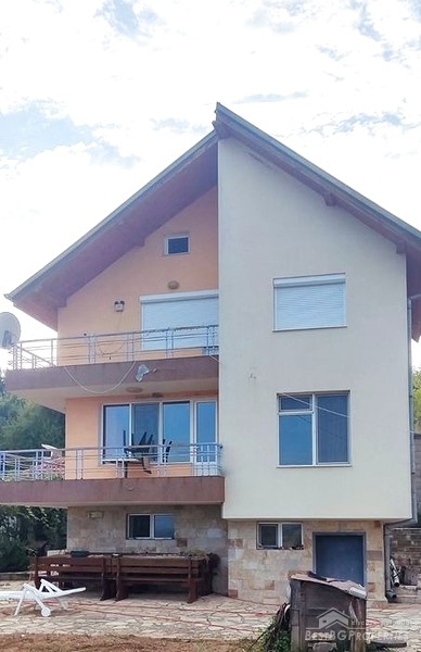 Spaziosa casa di nuova costruzione in vendita vicino a Blagoevgrad