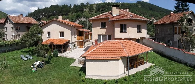 Due guesthouse in vendita vicino a Sofia
