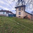 Due case su un terreno condiviso in vendita a Plachkovtsi