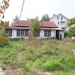 Due case su un terreno condiviso di terreno vicino a Sofia