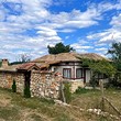 Due case che condividono un cortile in vendita vicino a Dobrich