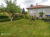 Due case con cortile e garage in vendita vicino a Sofia