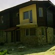 Due nuovi edifici di appartamento in un resort di mare quieto