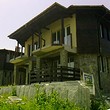 Due nuovi edifici di appartamento in un resort di mare quieto
