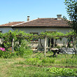 Casa di villaggio con il recinto enorme in Sofia