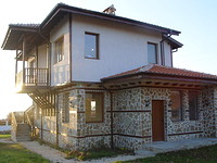 incantando due casa di piano vicino Varna