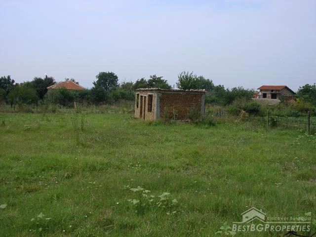 Terreno con piccolo edificio vicino Elhovo
