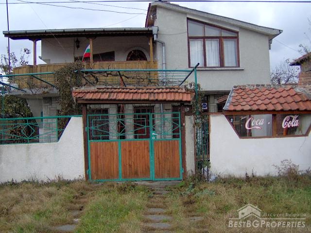 Casa con grande terreno vicino a Burgas