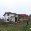 Il pezzo enorme di terra con le case vecchie