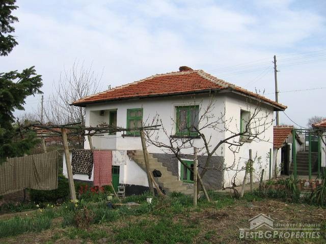 Casa bella con un giardino enorme