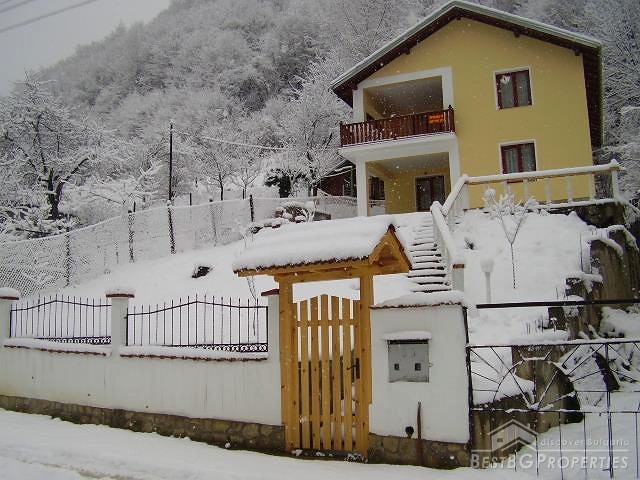 Lovely Two Storey House Near Mineral Baths