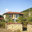 Vecchia casa vicino alla stazione termale Hissarya