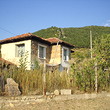 Vecchia casa vicino alla stazione termale Hissarya