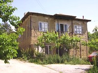Casa rurale vecchia in un villaggio pittoresco