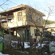 Vecchia casa rurale in vendita in montagna vicino a Troyan