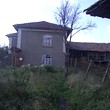 Casa con grande terreno vicino Omurtag