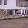 Ristorante e negozio in un edificio