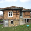 Casa rurale solida con l`edificio supplementare