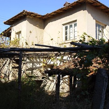 Sofia vicino piccolo di casa