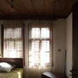 Elena vicino tradizionale di casa