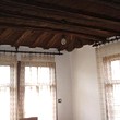 Elena vicino tradizionale di casa
