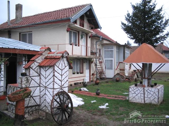 Dui case ed una villa vicino il River Danube