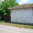 Casa tradizionale con il garage