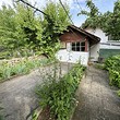 Una casa con un ampio cortile in vendita in un villaggio vicino a Veliko Tarnovo