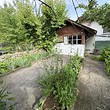 Una casa con un ampio cortile in vendita in un villaggio vicino a Veliko Tarnovo