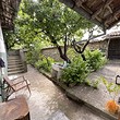 Una casa con un ampio cortile in vendita in un villaggio vicino a Veliko Tarnovo